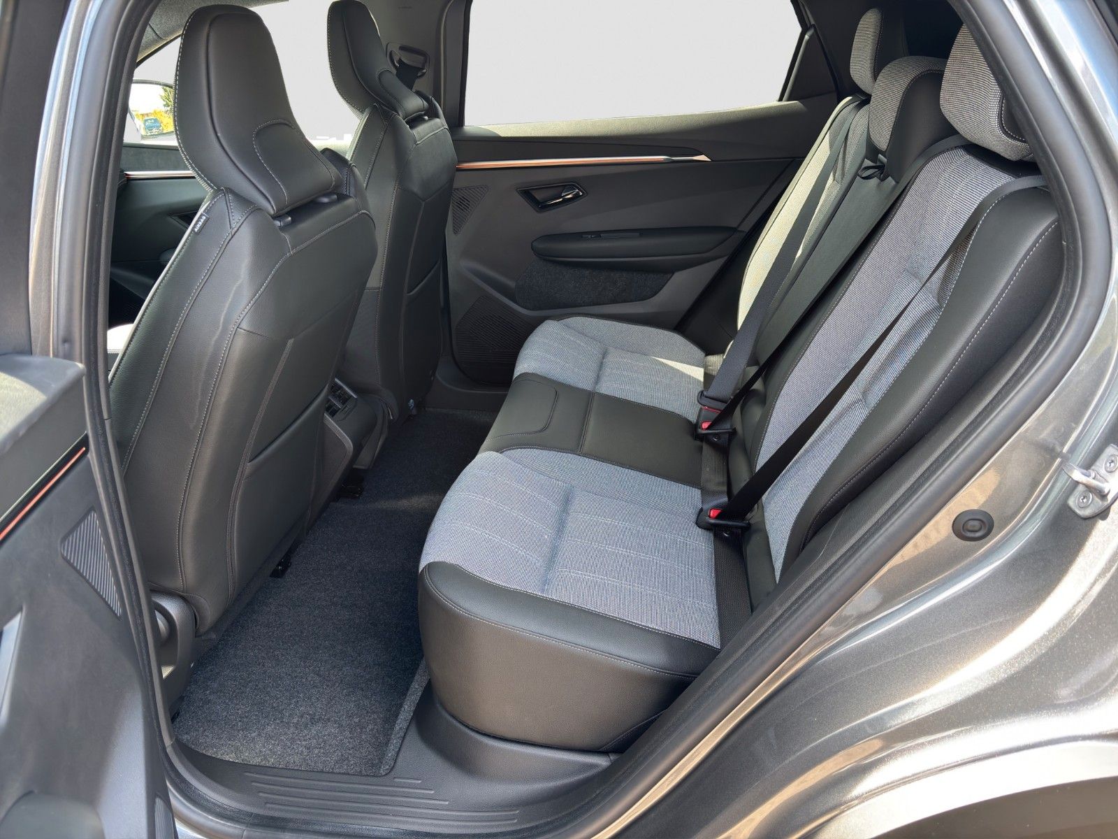Fahrzeugabbildung Mitsubishi Eclipse Cross Diamant TOP 87 kWh+22kW TAGESZULAS