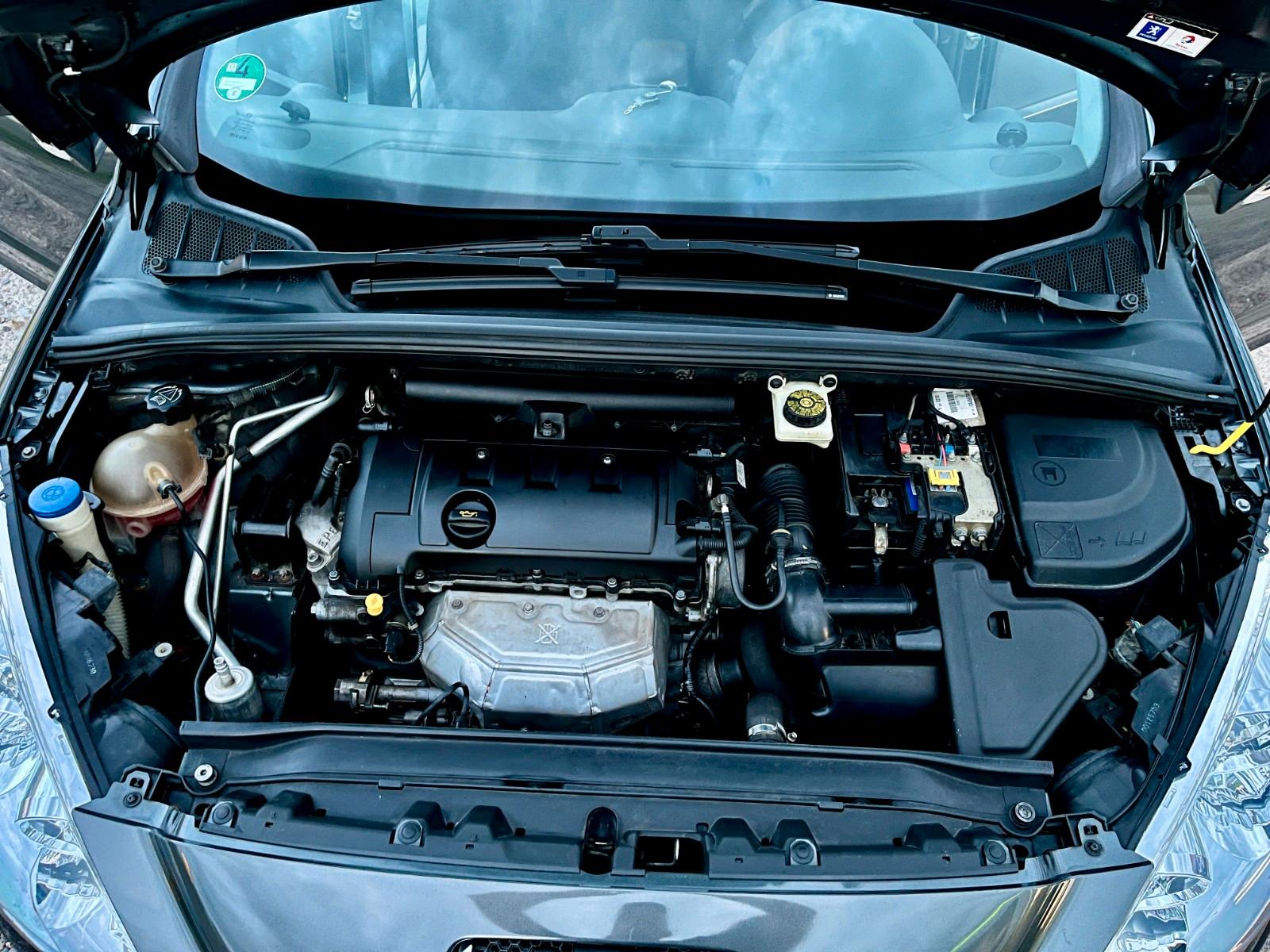 Peugeot 308 2010 — photo 11