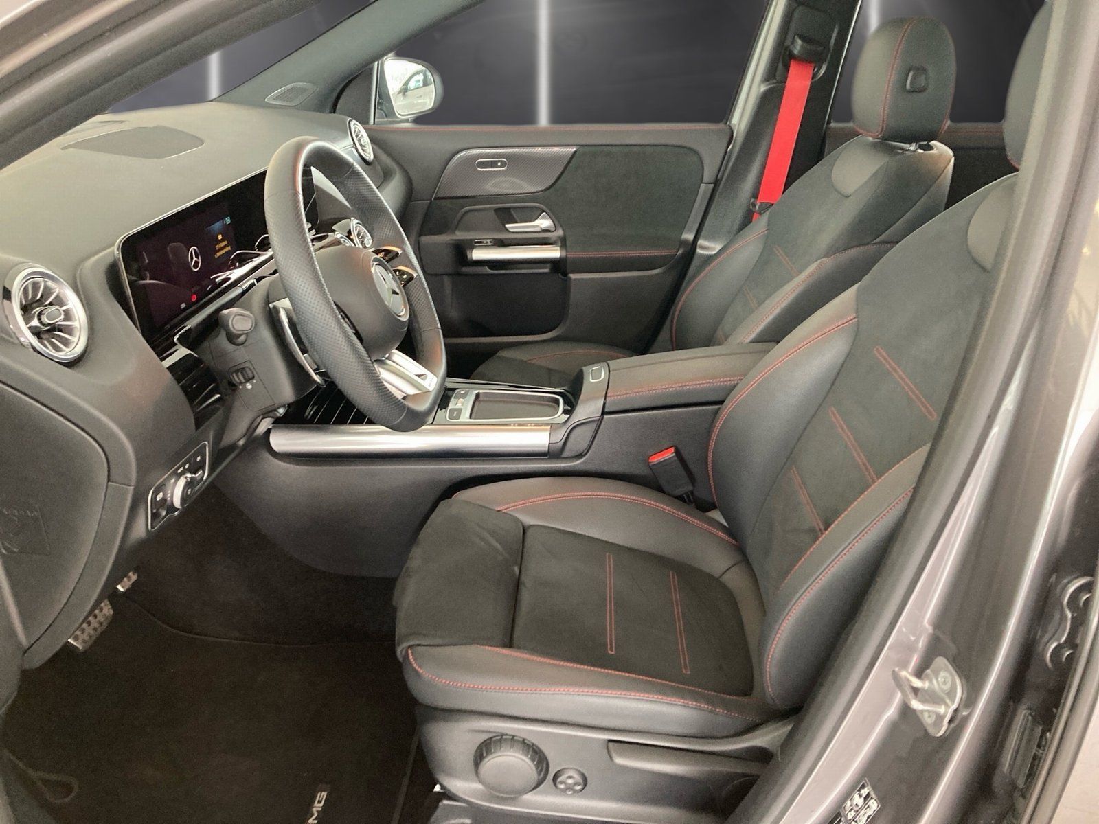 Fahrzeugabbildung Mercedes-Benz GLA 35 4M AMG Premium*Pano*Night*19"*Multibeam*