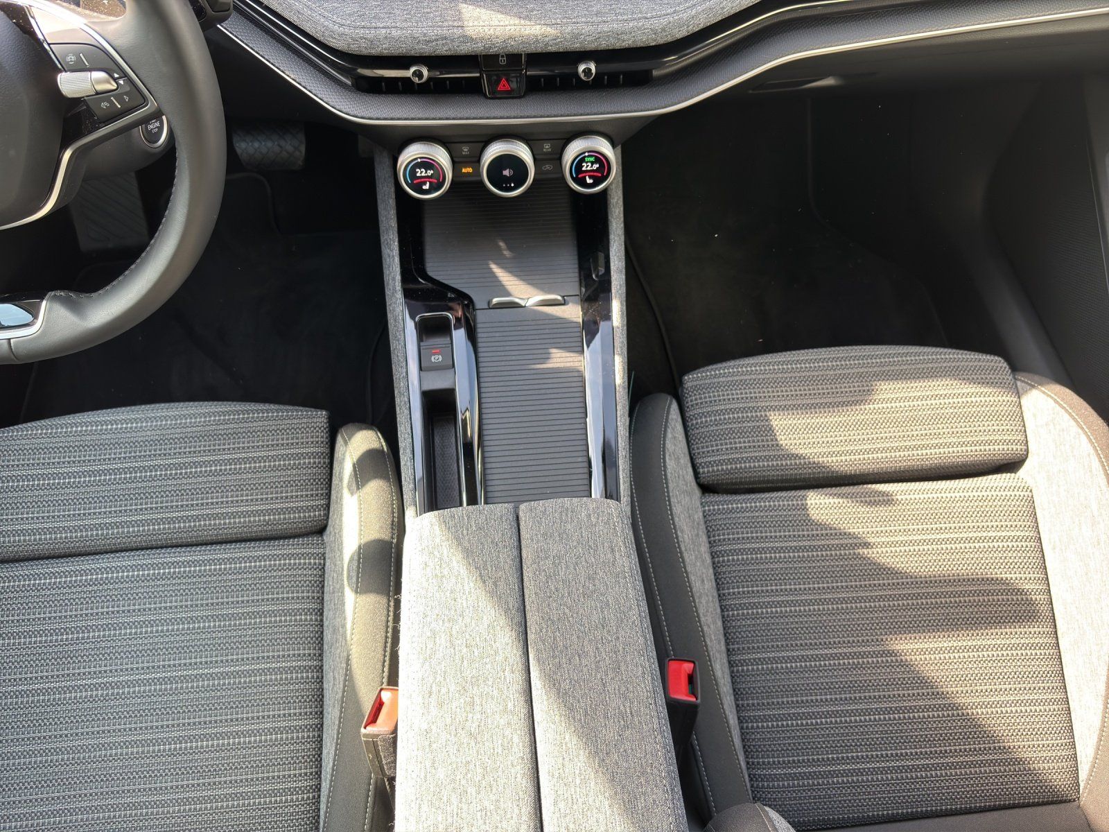 Fahrzeugabbildung SKODA Superb Combi Selection 2,0 TDI 142 kW DSG 4x4