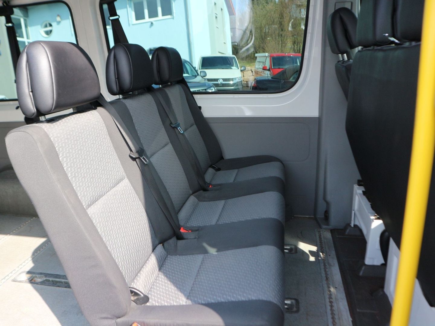 Fahrzeugabbildung Volkswagen Crafter 35 Behindertengerecht Rollstuhl-Rampe