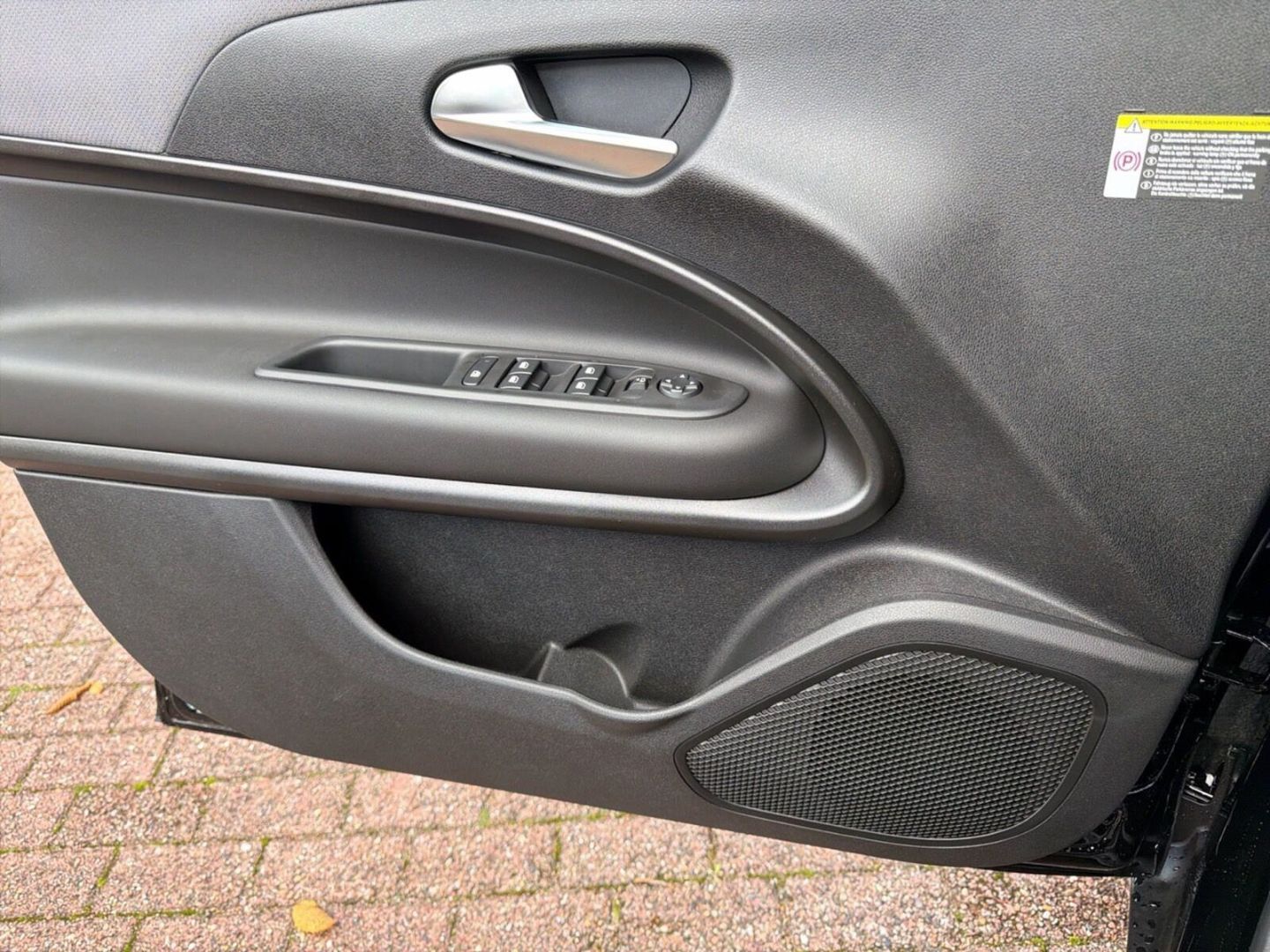 Fahrzeugabbildung Jeep Avenger Summit Elektro Leder Panoramadach MY2027