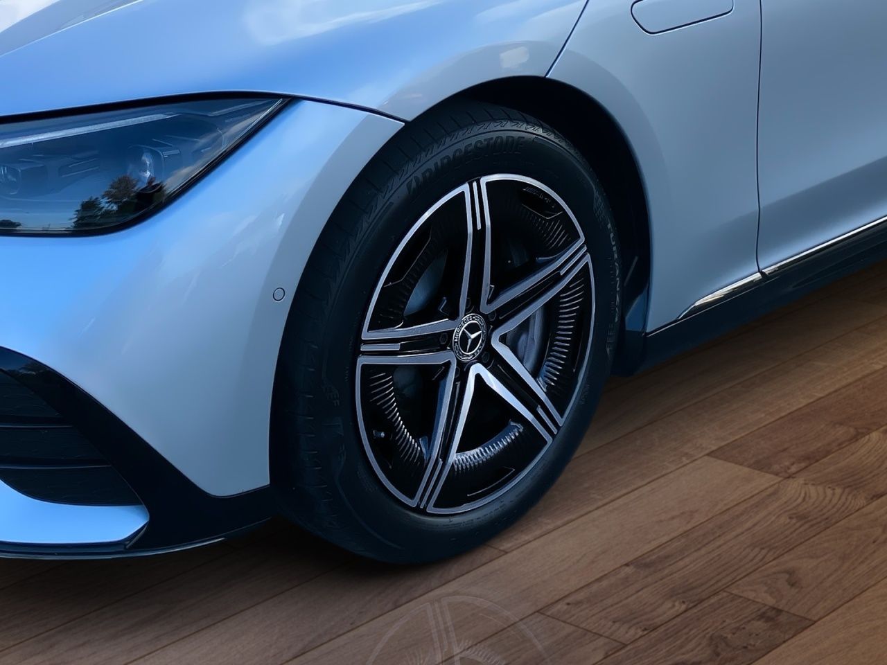 Fahrzeugabbildung Mercedes-Benz EQE 350 4M BONUS+AMG+PANO+360+DIST+PROJ.LED+BUR+
