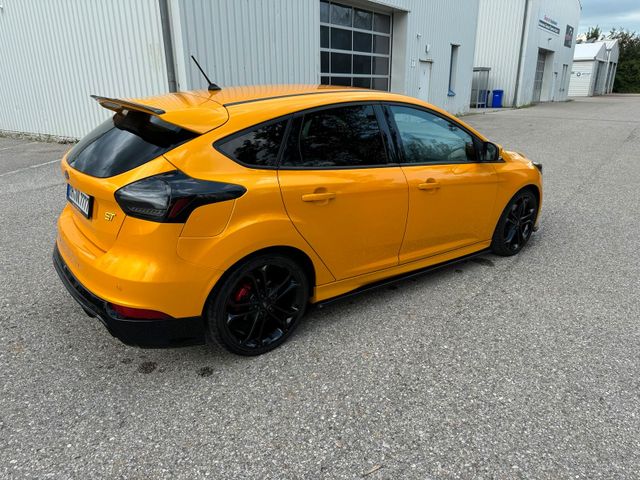 Ford Focus 2,0 EcoBoost ST Leder-Sport-Pak...