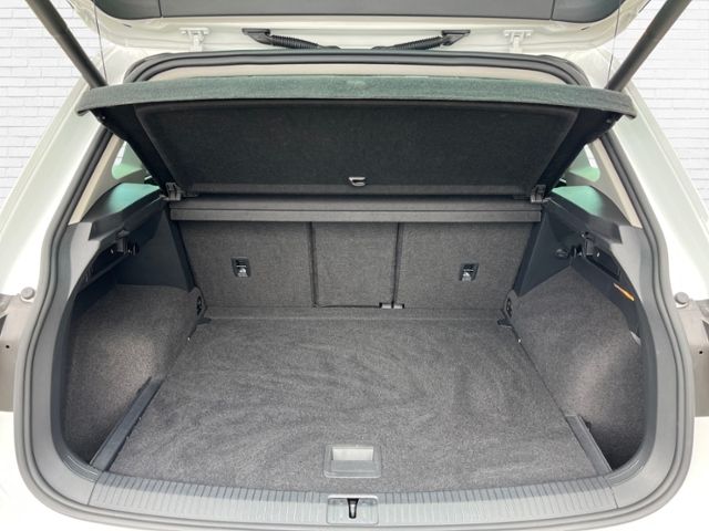 Fahrzeugabbildung Volkswagen Tiguan R-line 4MOTION 2,0 l TSI DSG Highline LED