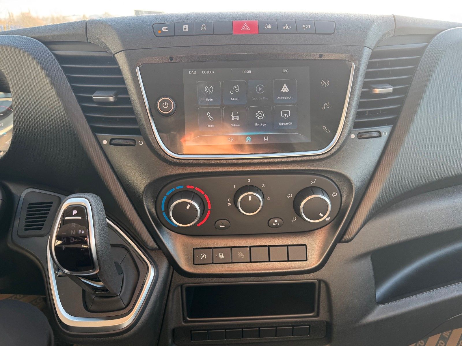 Fahrzeugabbildung Iveco Daily 35S14 A8*R3.450mm*Automatik*Kamera*3Sitze*