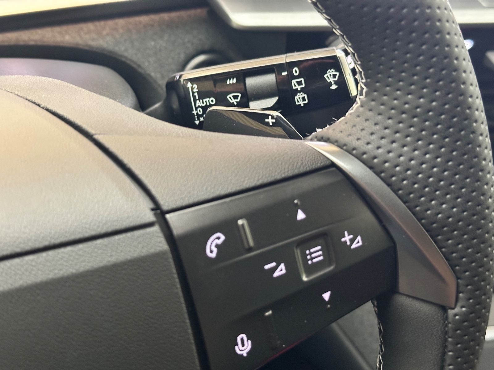 Fahrzeugabbildung Opel Grandland Hybrid *NAVI*SHZ*Allwetter*Kamera*Foc