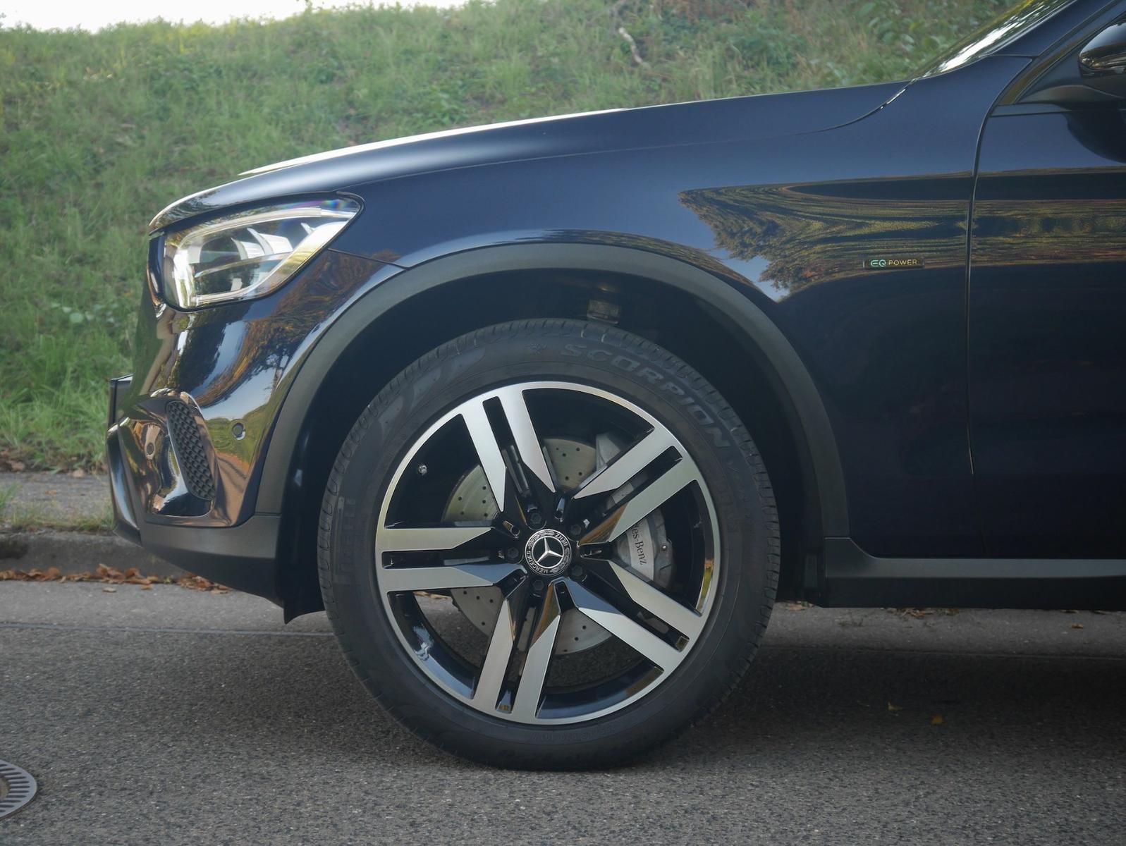 Mercedes-Benz GLC 300 e 4Matic Plug-In-Hybrid//AMG Line