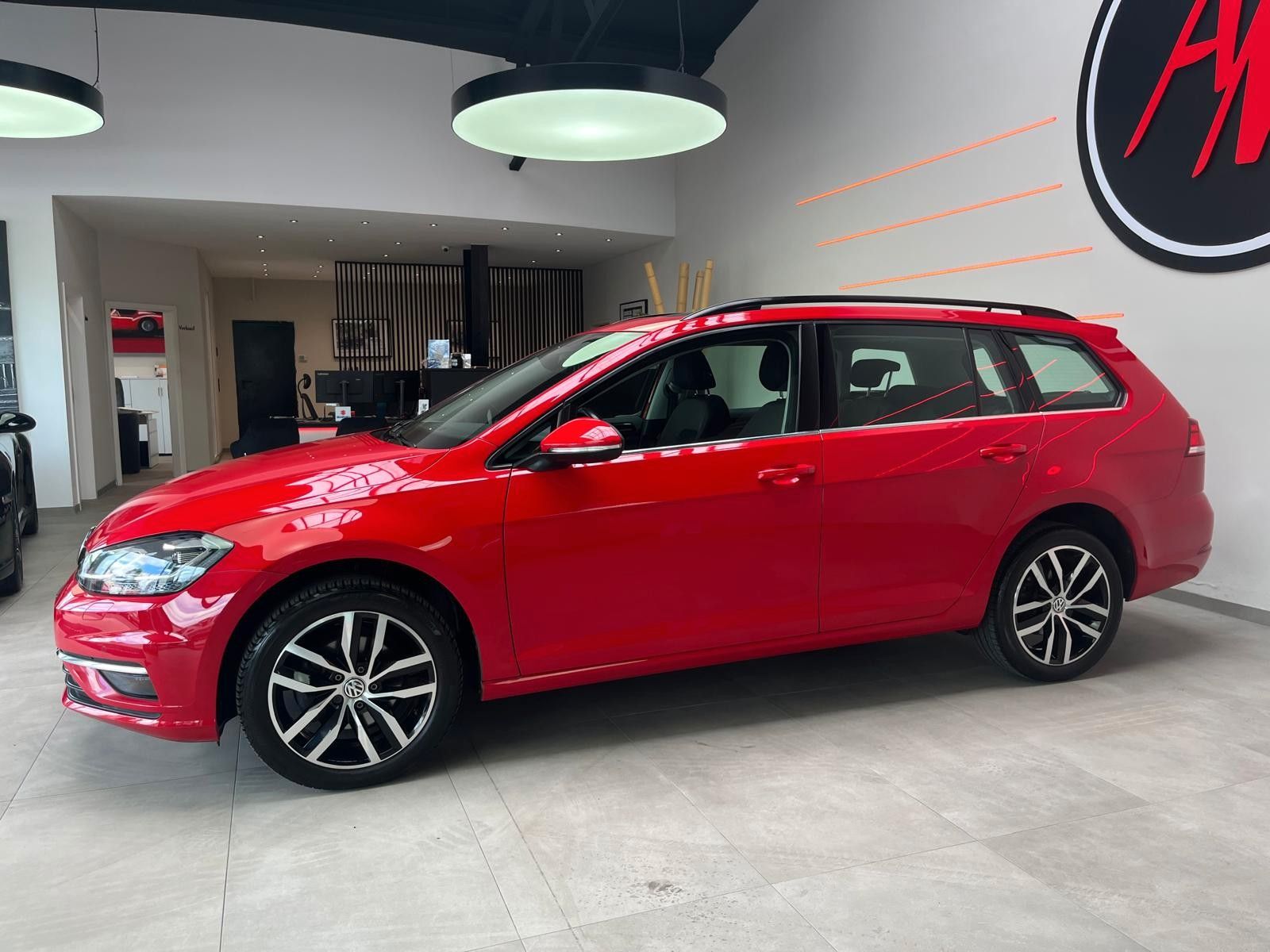 Fahrzeugabbildung Volkswagen Golf VII Variant 2.0 TDI Highline*Pano*RFK*AHK*L