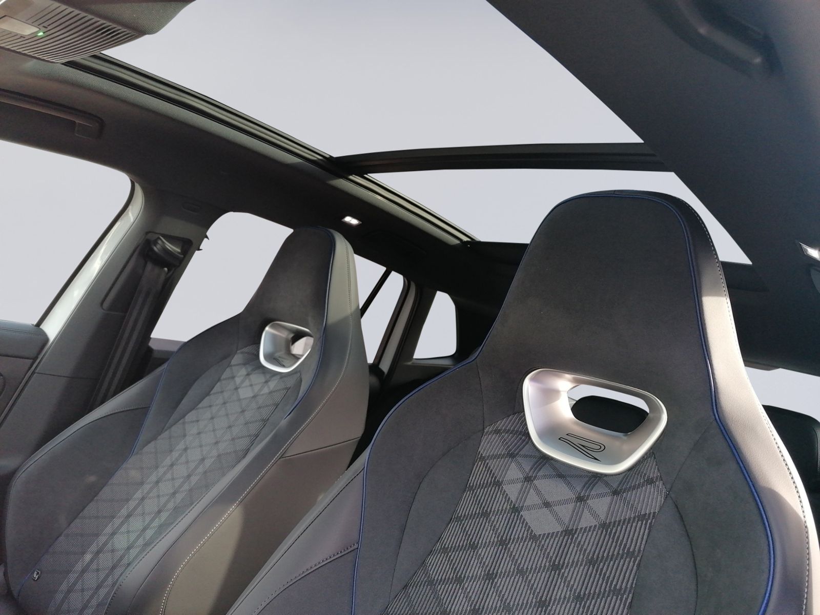 Tiguan 2.0 TDI DSG R-Line AHK+STHZ+PANO+MATRIX+