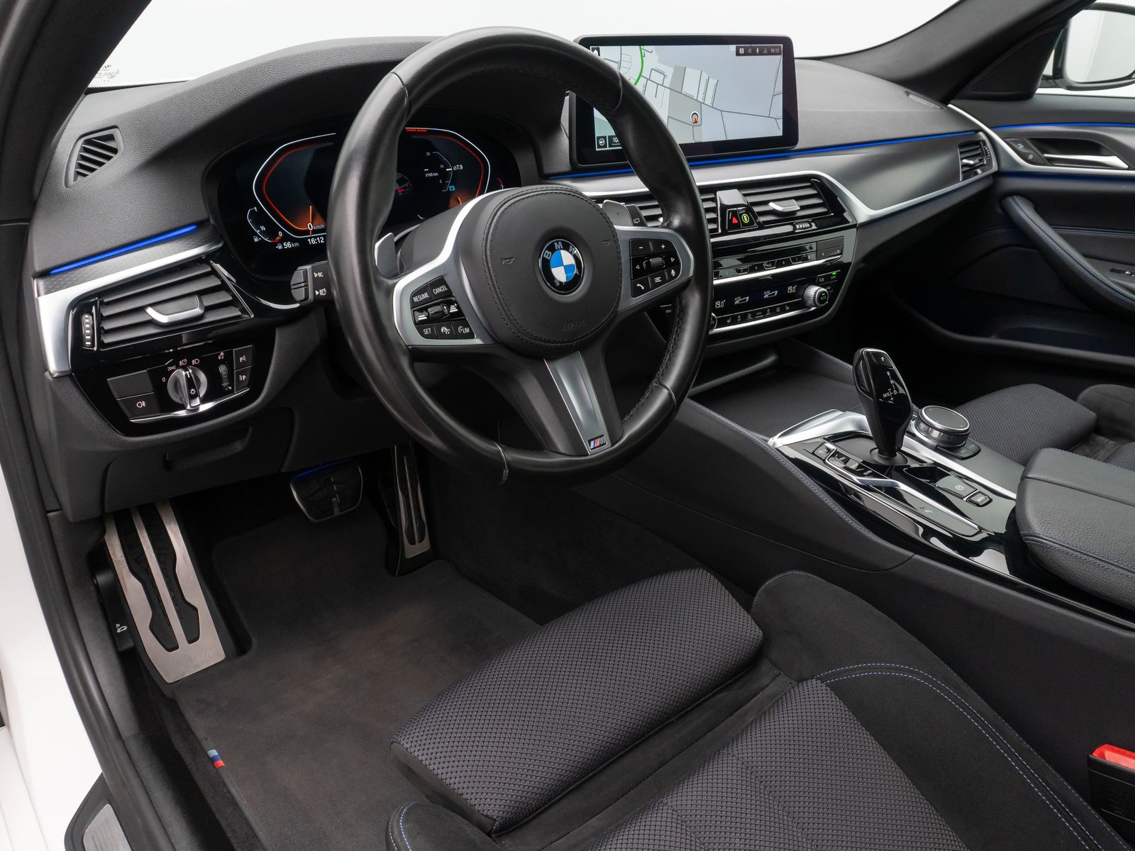 Fahrzeugabbildung BMW 530i M Sport Stop&Go Alarm DAB Komfort HiFi 18"