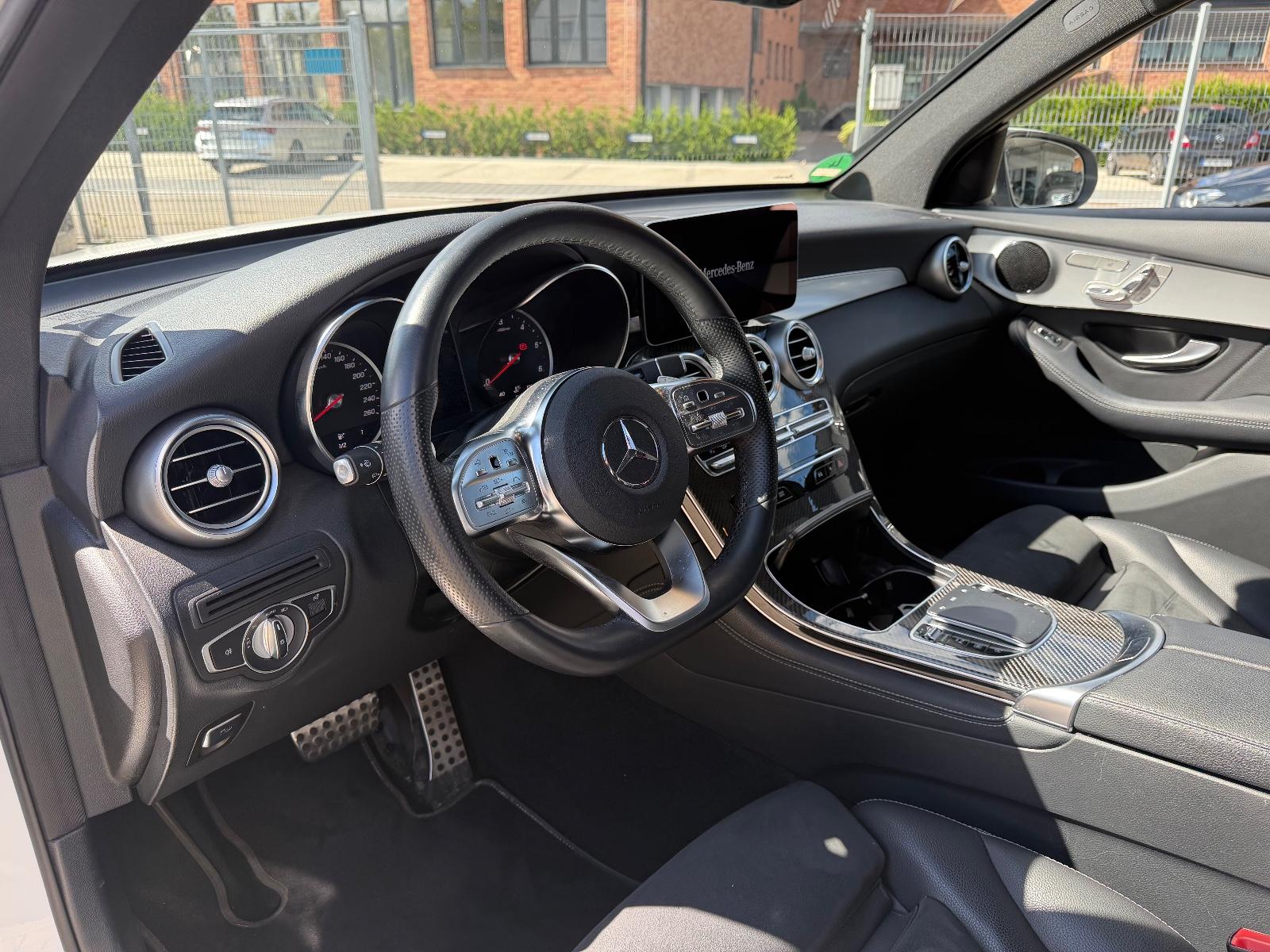 Mercedes-Benz GLC 300d 4Matic*AMG*AHK*Pano*Memory*Distr*360°
