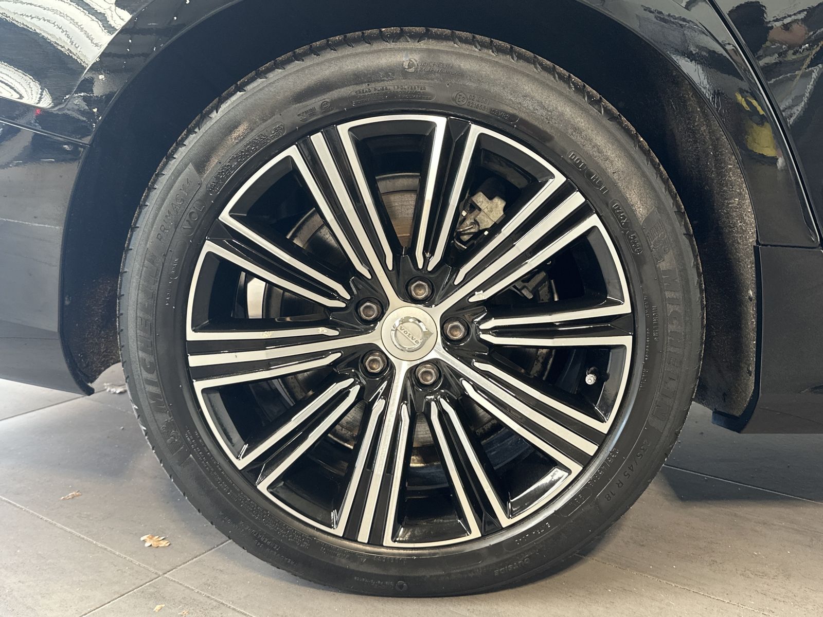 Fahrzeugabbildung Volvo V60 T6 AWD Recharge Inscription NAV+LED+H&K+PANO