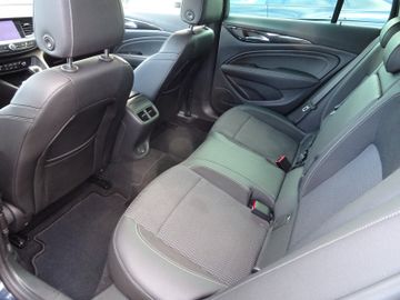 Opel Insignia - 11