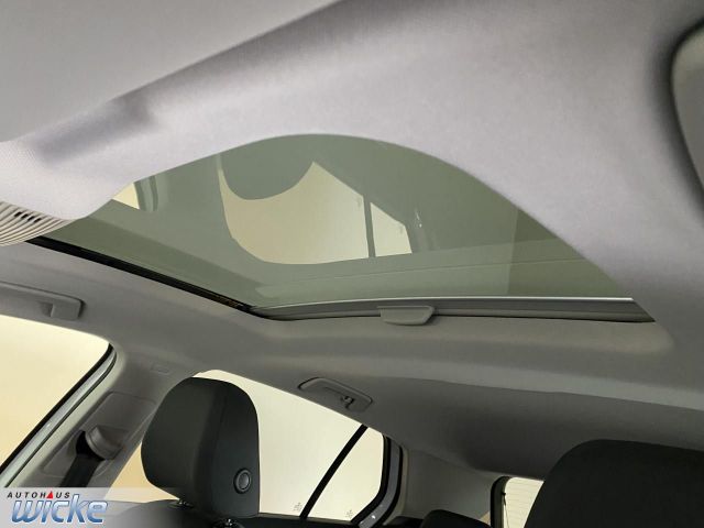 Golf VIII 1.0 TSI Move NAVI KLIMA PDC LED PANO