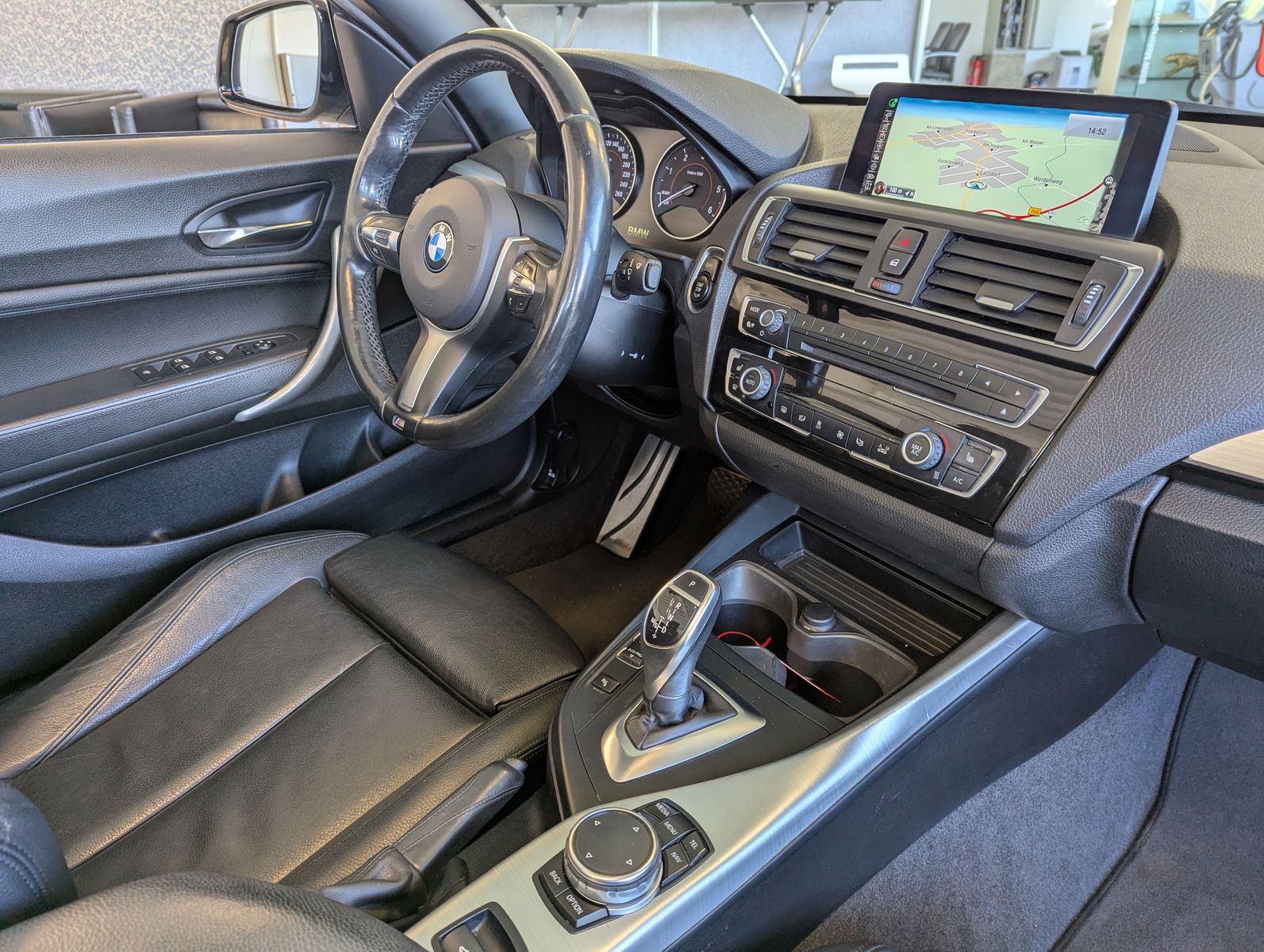 Fahrzeugabbildung BMW 220 d M-Sport-Paket Leder Bi-Xen Navi HiFi