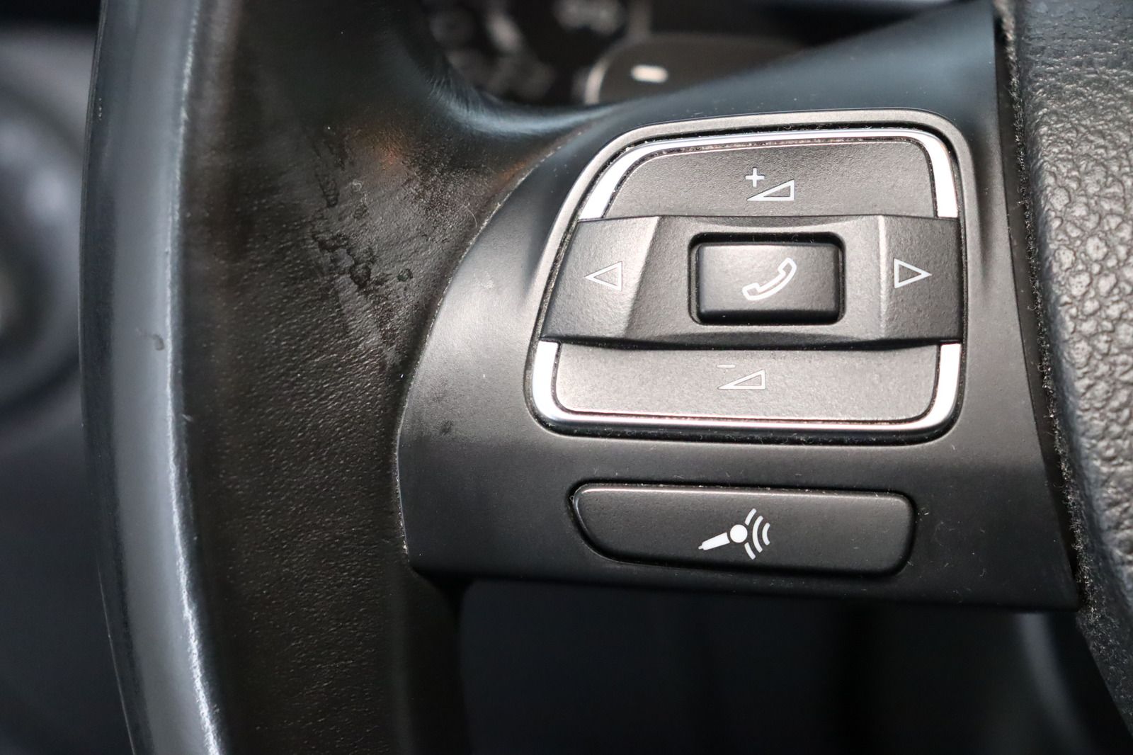 Fahrzeugabbildung Volkswagen Touran 2.0 TDI * Navi * RFK * Xenon *