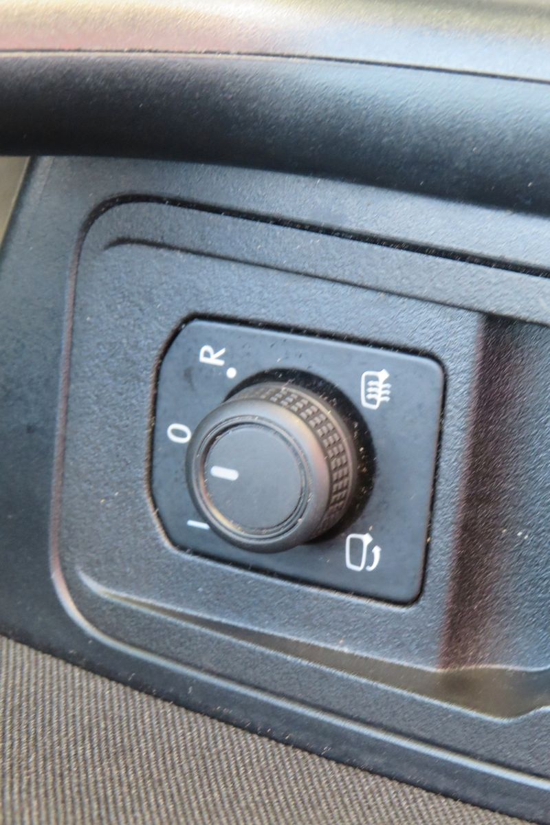 Fahrzeugabbildung Volkswagen T-Roc Life DSG AHK NAVI SITZH. APP-CON. LED 1Hd