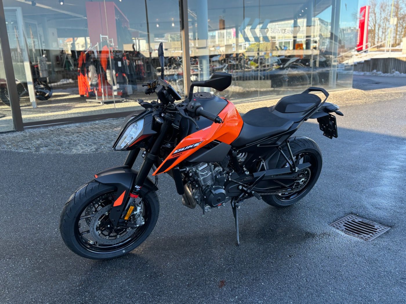Fahrzeugabbildung KTM 790 Duke Modell 2026 mitTech Pack auch in Schwar