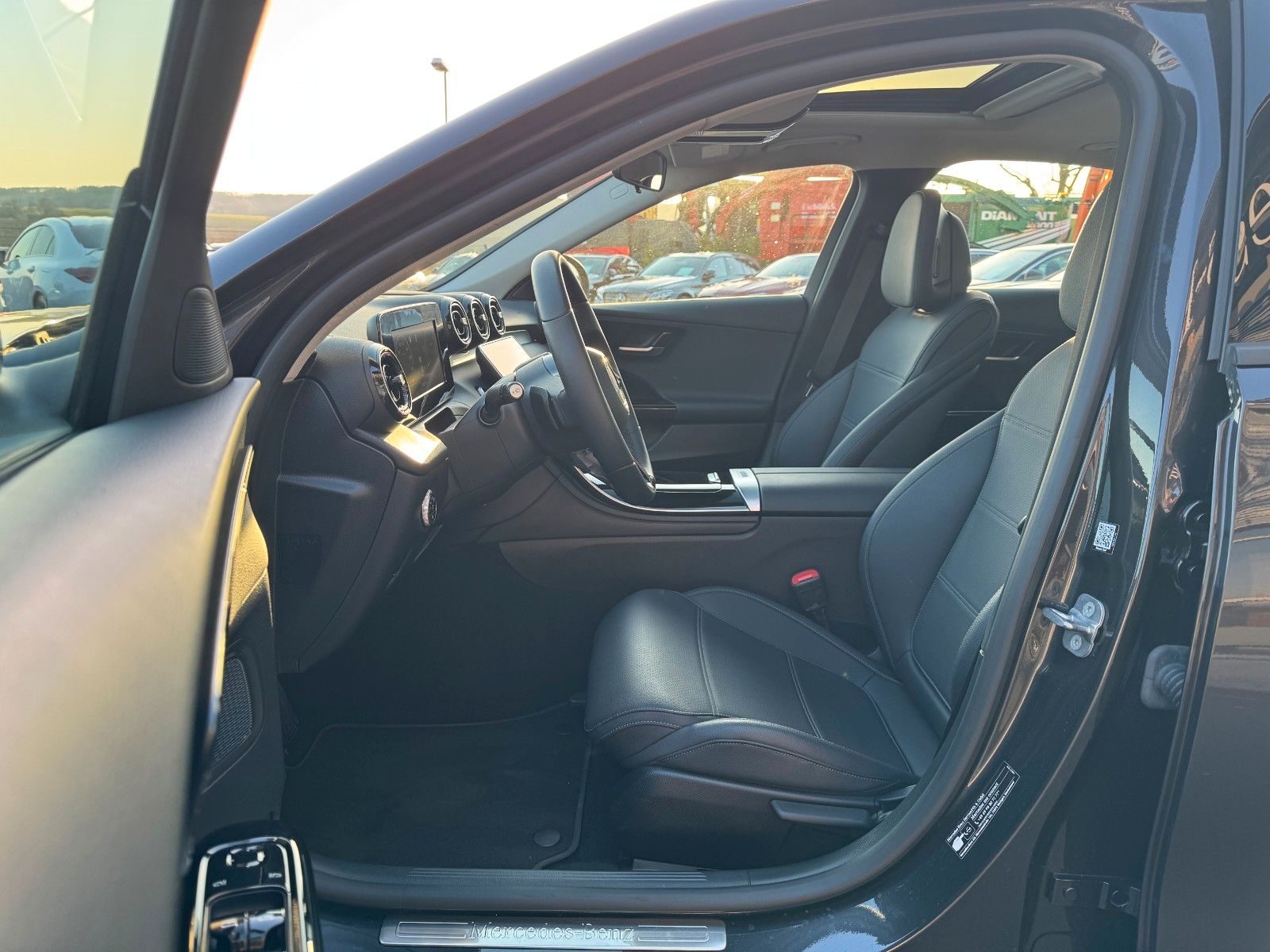 Fahrzeugabbildung Mercedes-Benz C 200 Limo+Leder+LED+Navi+DAB+ESD