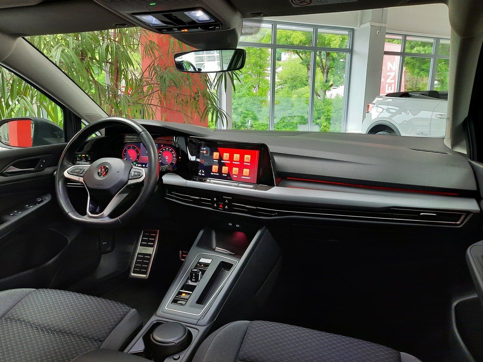 Fahrzeugabbildung Volkswagen Golf Active TDI DSG *AHK*Panodach*Navi*Cam*LED*