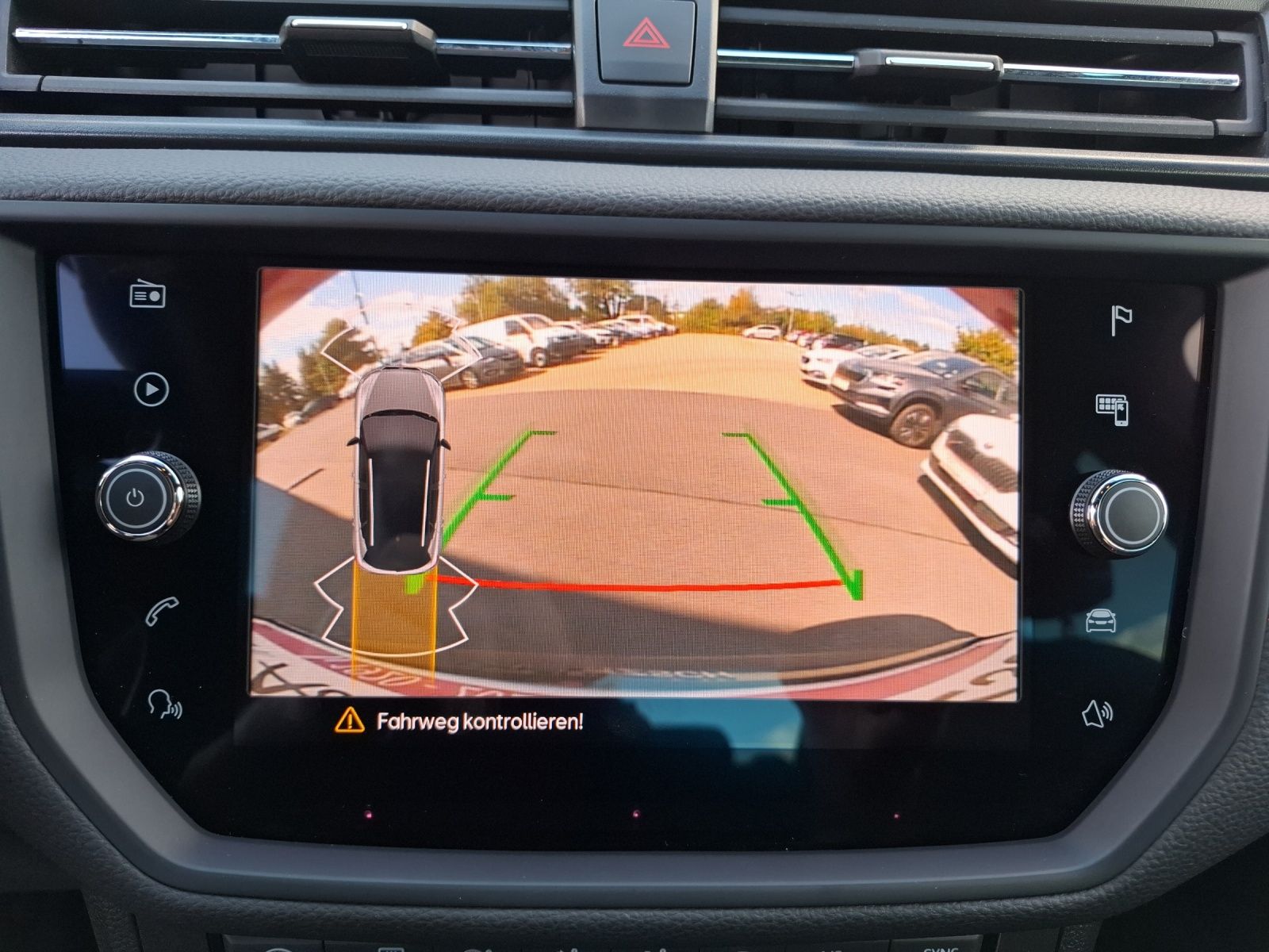 Fahrzeugabbildung SEAT Arona TSI FR-Line Beats LED AHK Navi GRA RFK SH