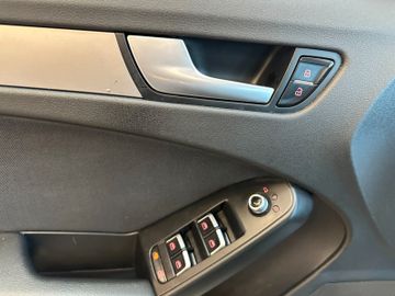 Audi A4 Avant Attraction *Navi*Sitzh*AHK*TÜV Neu*