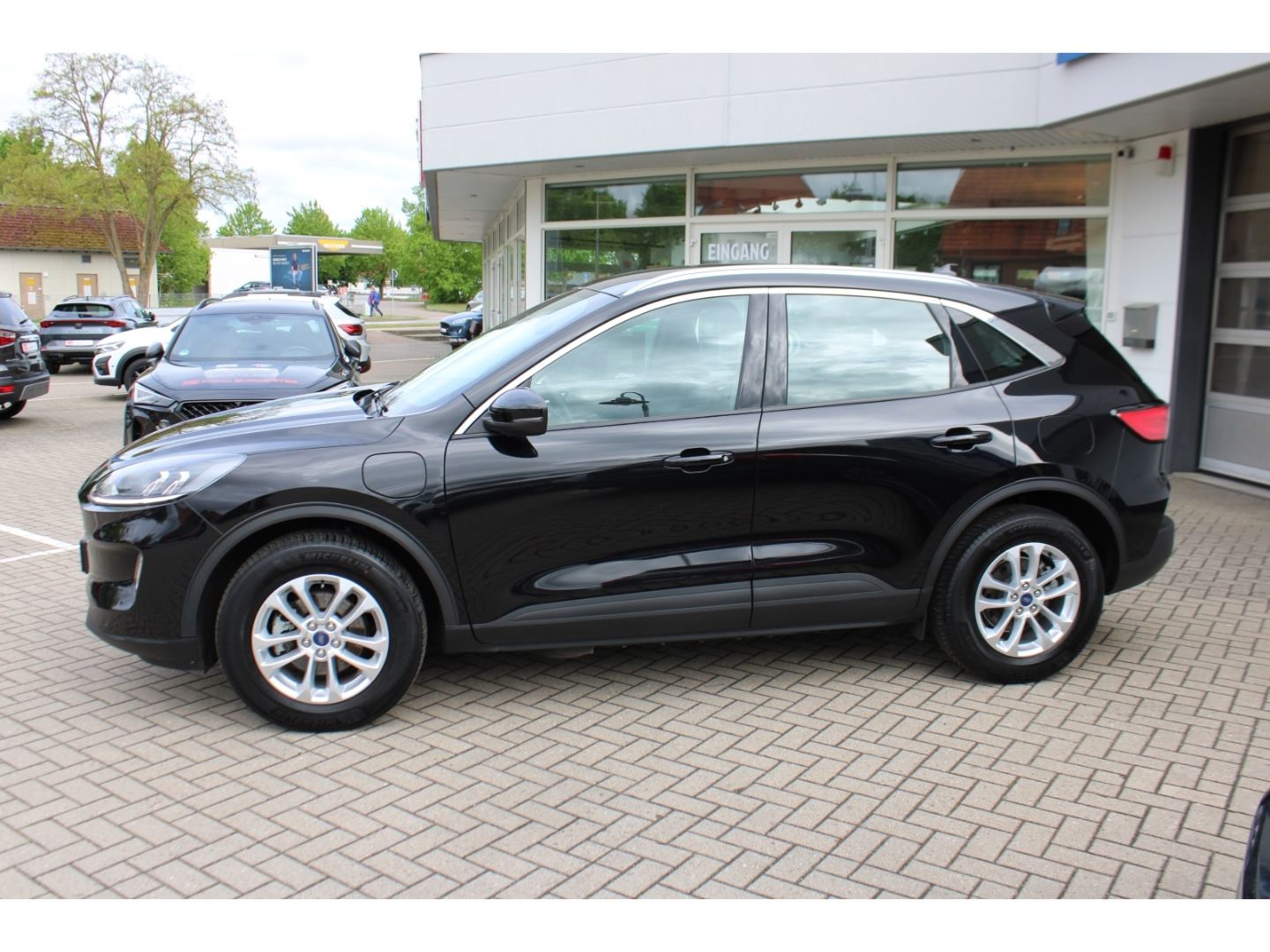 Fahrzeugabbildung Ford Kuga Plug-In Hybrid PHEV Titanium Automatik Navi