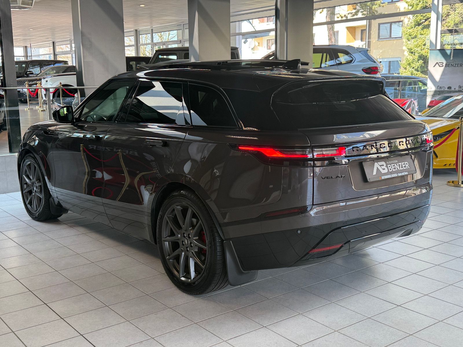 Fahrzeugabbildung Land Rover Range Rover Velar D300/R-DYNAMIC/MERIDIAN/PANO