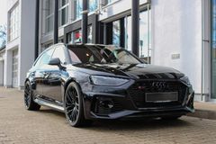 AUDI RS4 Avant quattro/ RS DYNAMIK/ PANO / RS ABGAS AUDI RS4 Avant quattro/ RS DYNAMIK/ PANO / RS ABGAS
