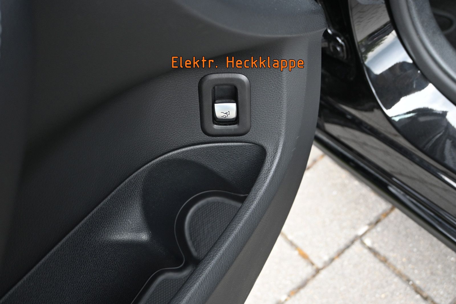 Fahrzeugabbildung Mercedes-Benz C 300 T Aut. Avantgarde °NIGHT°MULTIBEAM°KAMERA°