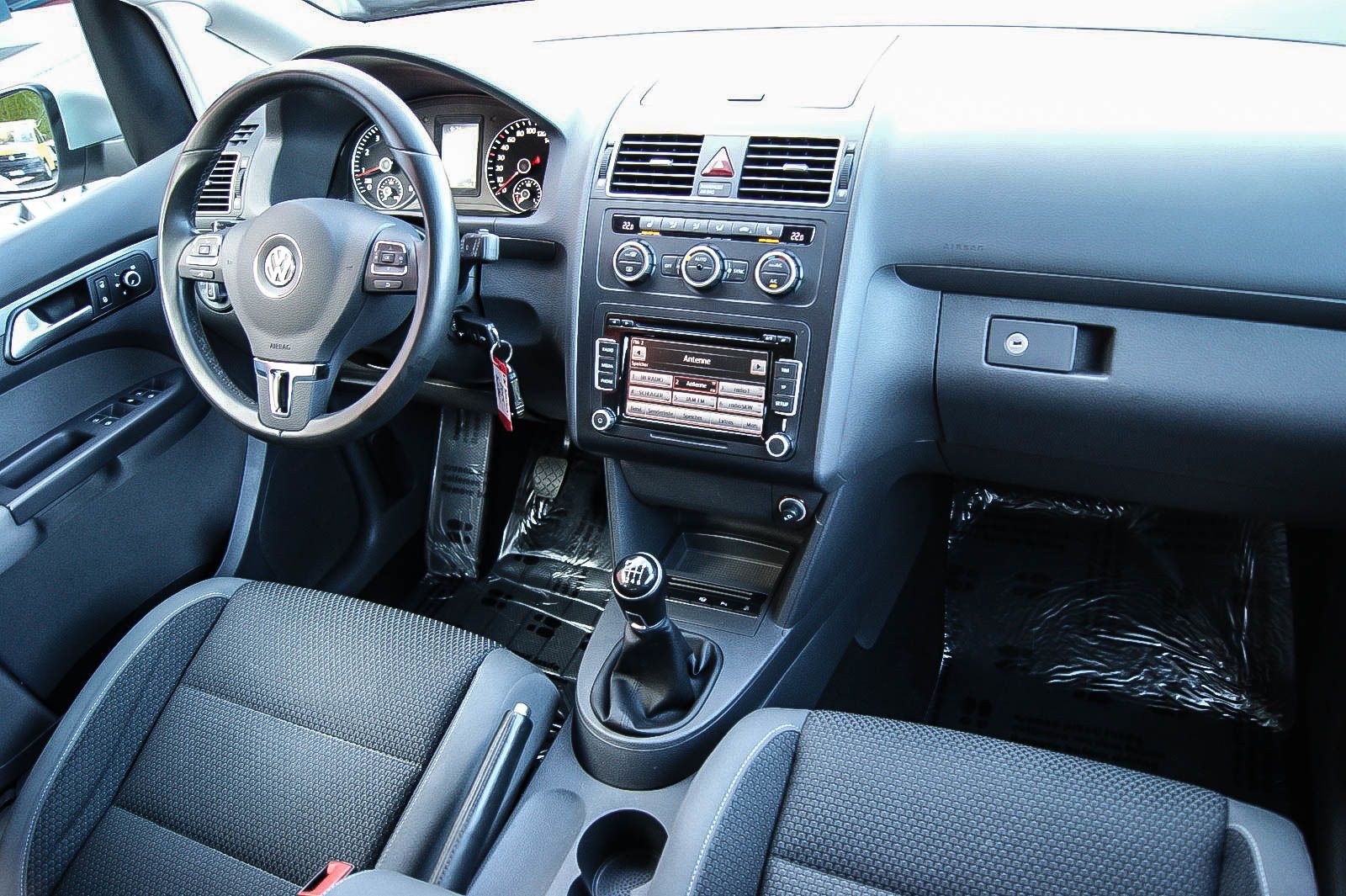 Fahrzeugabbildung Volkswagen Touran 1.4 TSI PARKLENKASSISTENT WINTER 1.HAND