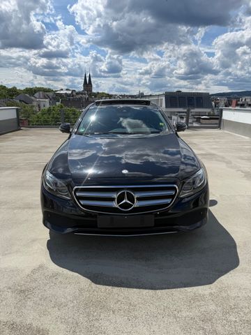 MERCEDES-BENZ E 220 d AVANTGARDE Panorama Dach 360 grad Cam 