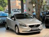 Volvo V40 T2 2.0 Kinetic NAVI*TPM*PDC*SERVICE&TÜV FR - gebrauchte Volvo V40 aus dem Jahr 2018