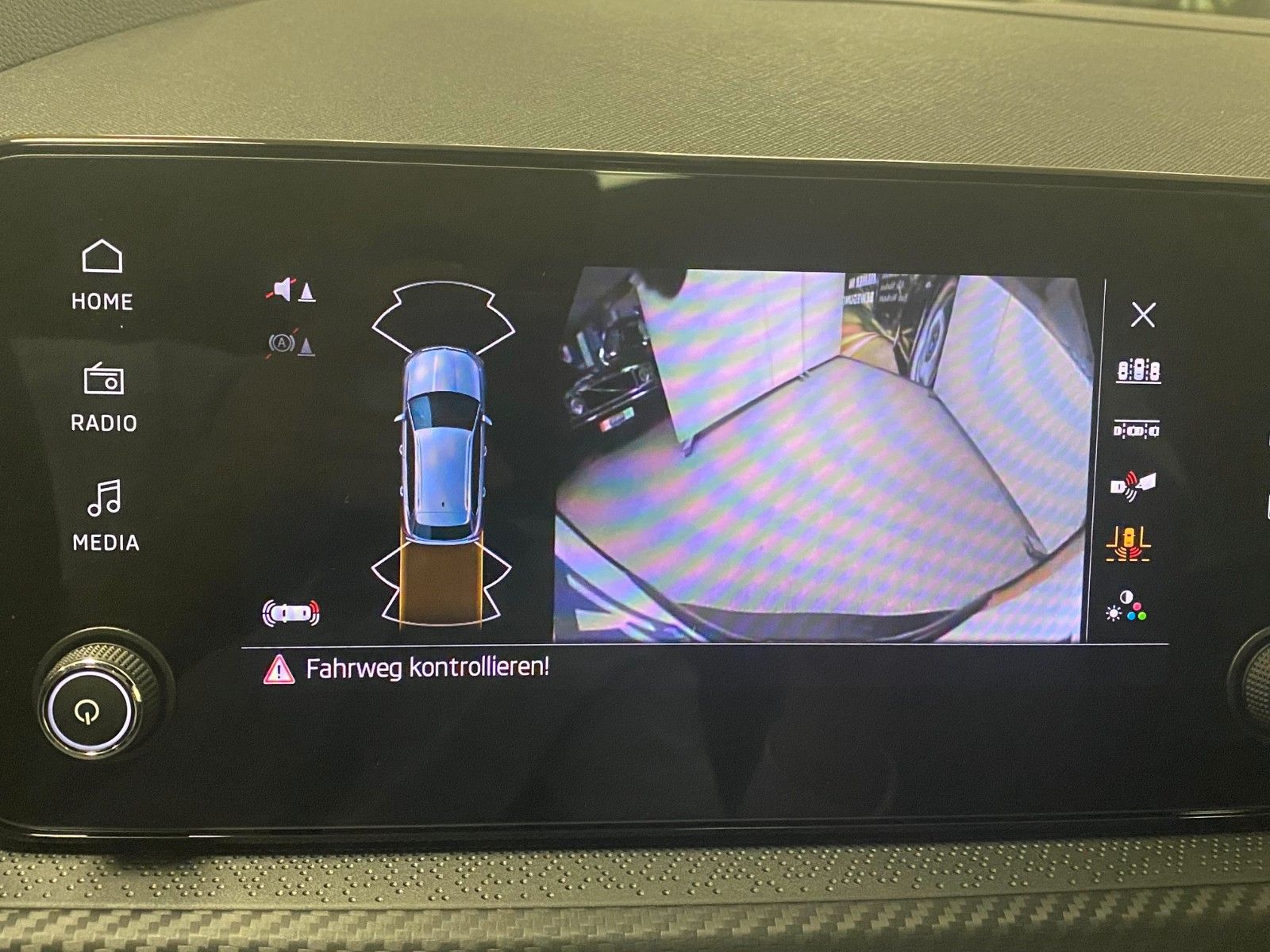 Fahrzeugabbildung SKODA Kamiq 1.0 TSI DSG Monte Carlo+MATRIX+PANORAMA+BC