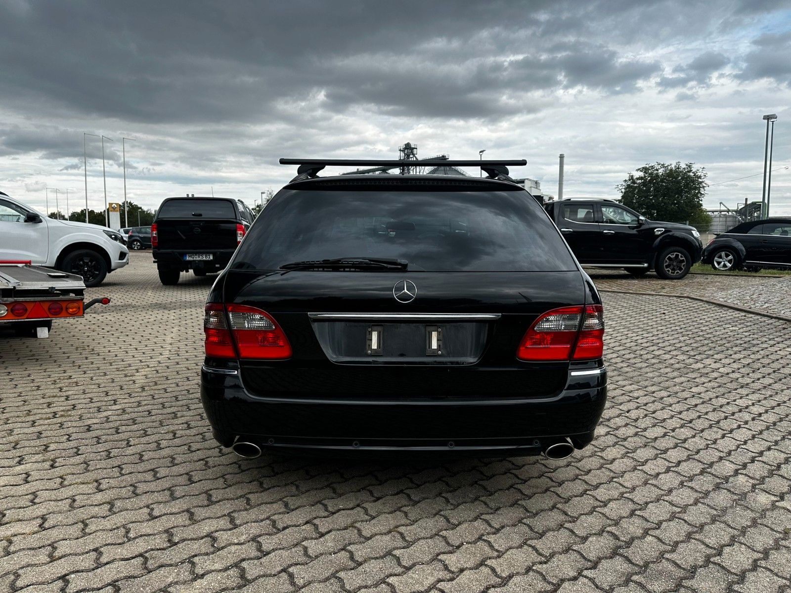 Fahrzeugabbildung Mercedes-Benz T-Modell E 230 Autom. / Navi / Luftfahrwerk
