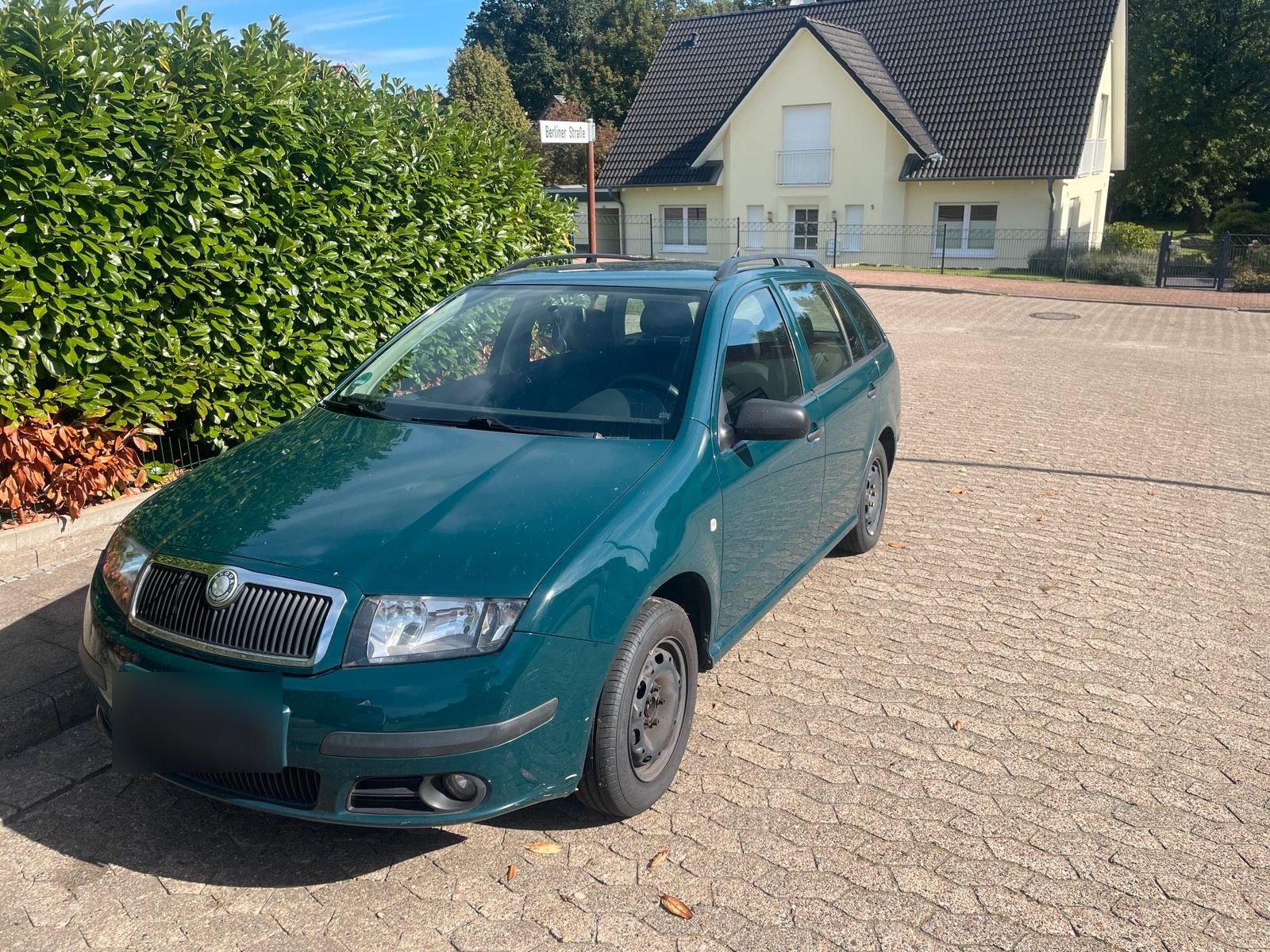 Skoda Fabia 2005 — rear view