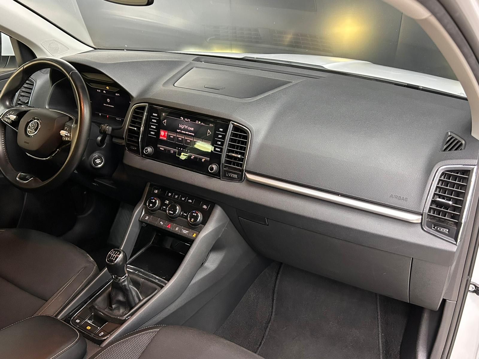 Fahrzeugabbildung SKODA Karoq 1.5 TSI Ambit Sport DESIGN+VIRTU+KAM+LED+