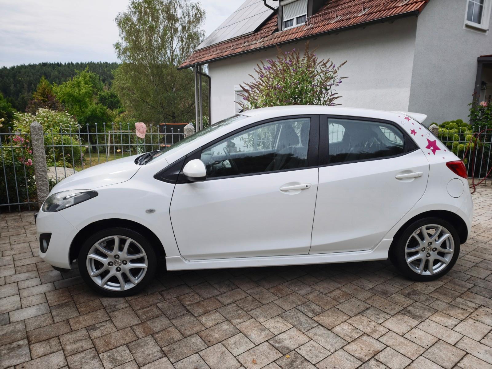 Mazda 2 1.5 MZR Sports-Line weiß / 1. Hand / TÜV neu 