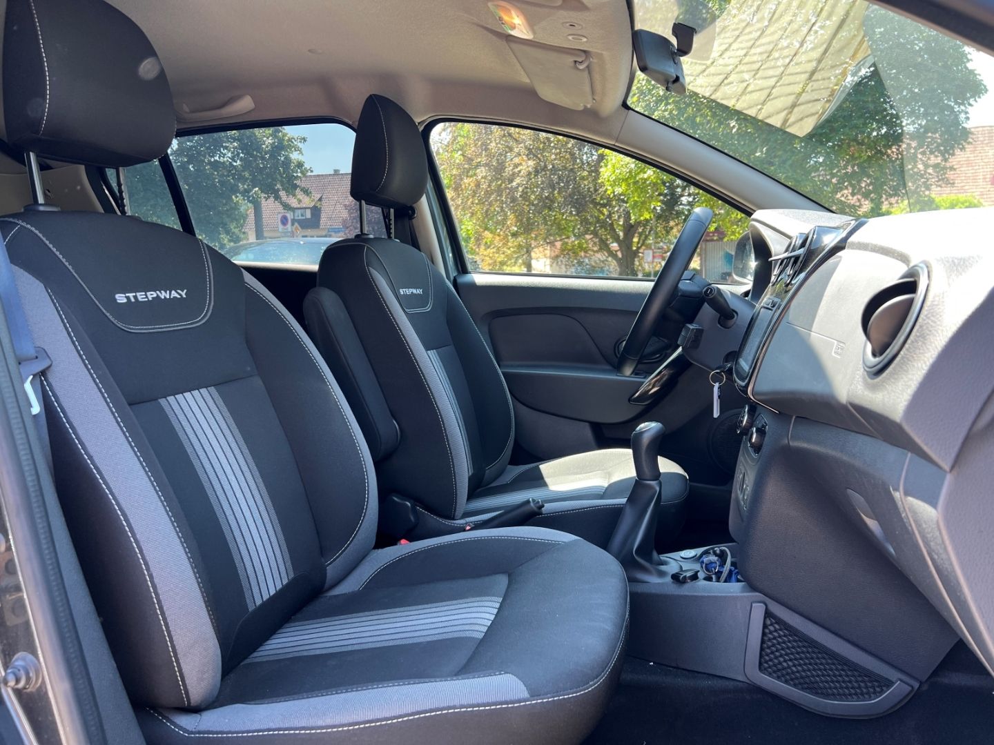 Fahrzeugabbildung Dacia Sandero II Stepway Celebration TCE 100 ECO-G Nav