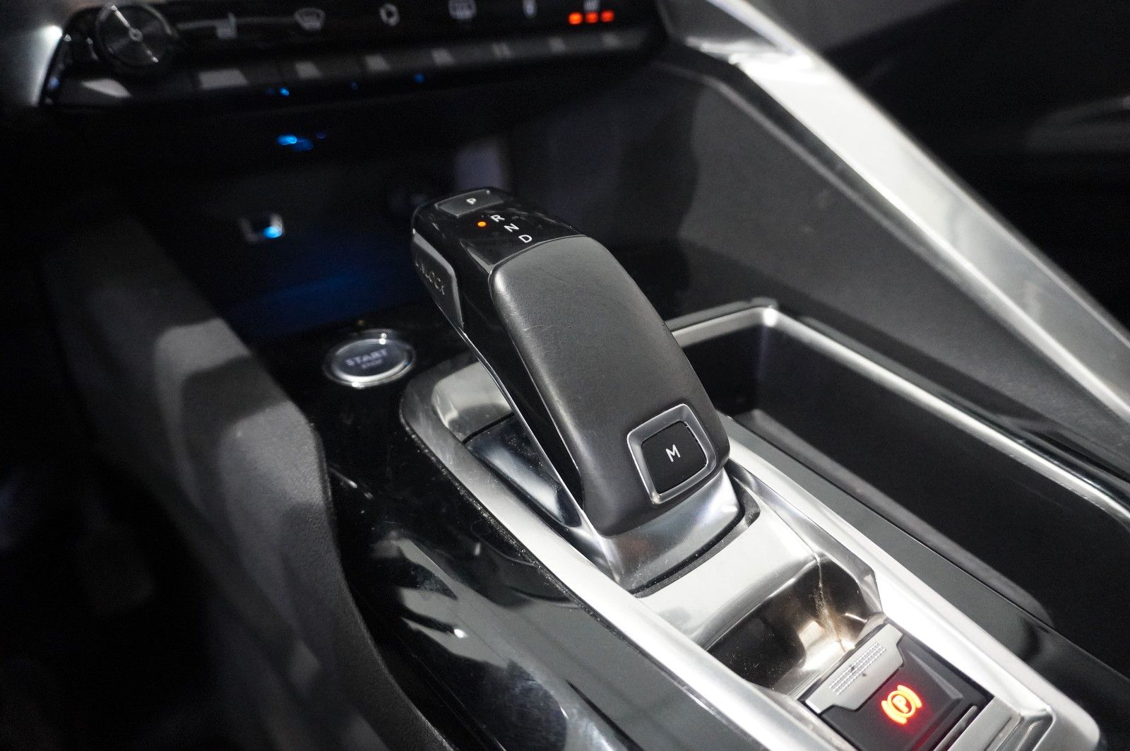 Fahrzeugabbildung Peugeot 5008 1.6D ALLURE 7-SITZER NAVI/KAMERA/SHZ/SPORT