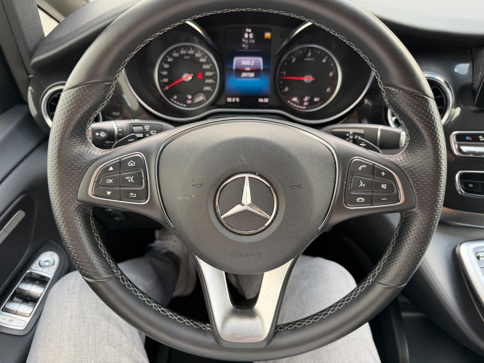 Fahrzeugabbildung Mercedes-Benz V 250 d 4MATIC DISTRONIC 360Kamera 7Sitze
