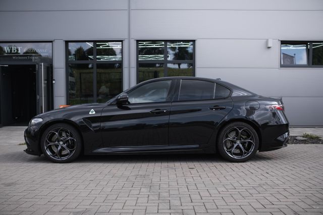 Alfa Romeo Giulia Quadrifoglio-Akrapovic-HarmanKardon