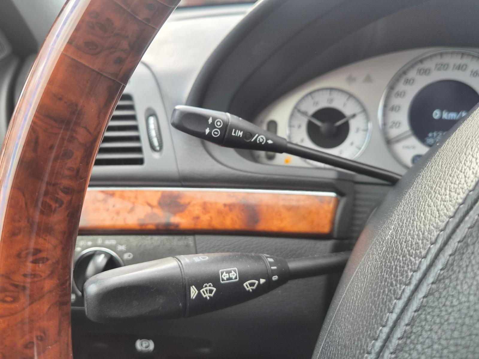 Mercedes-Benz E350 2005 — photo 15