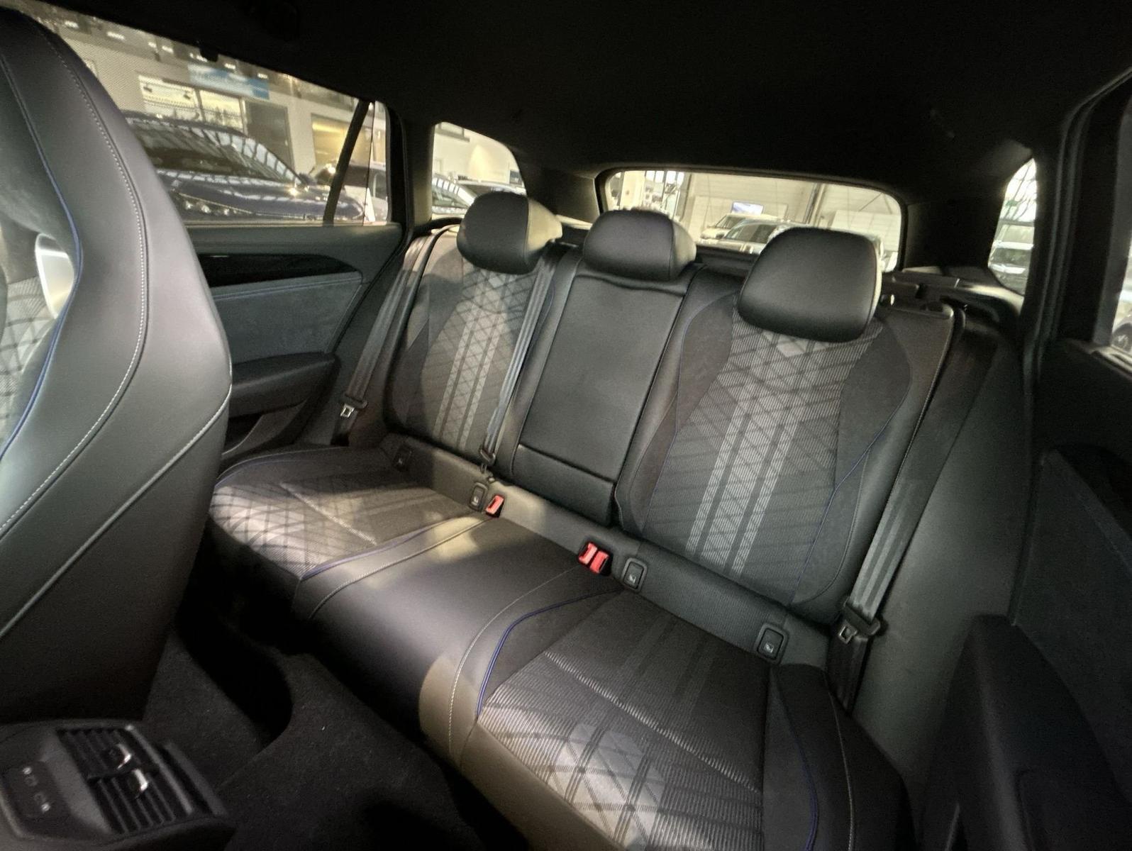 Volkswagen Passat 2.0 TDI DSG R-Line BlackStyle Winterräder