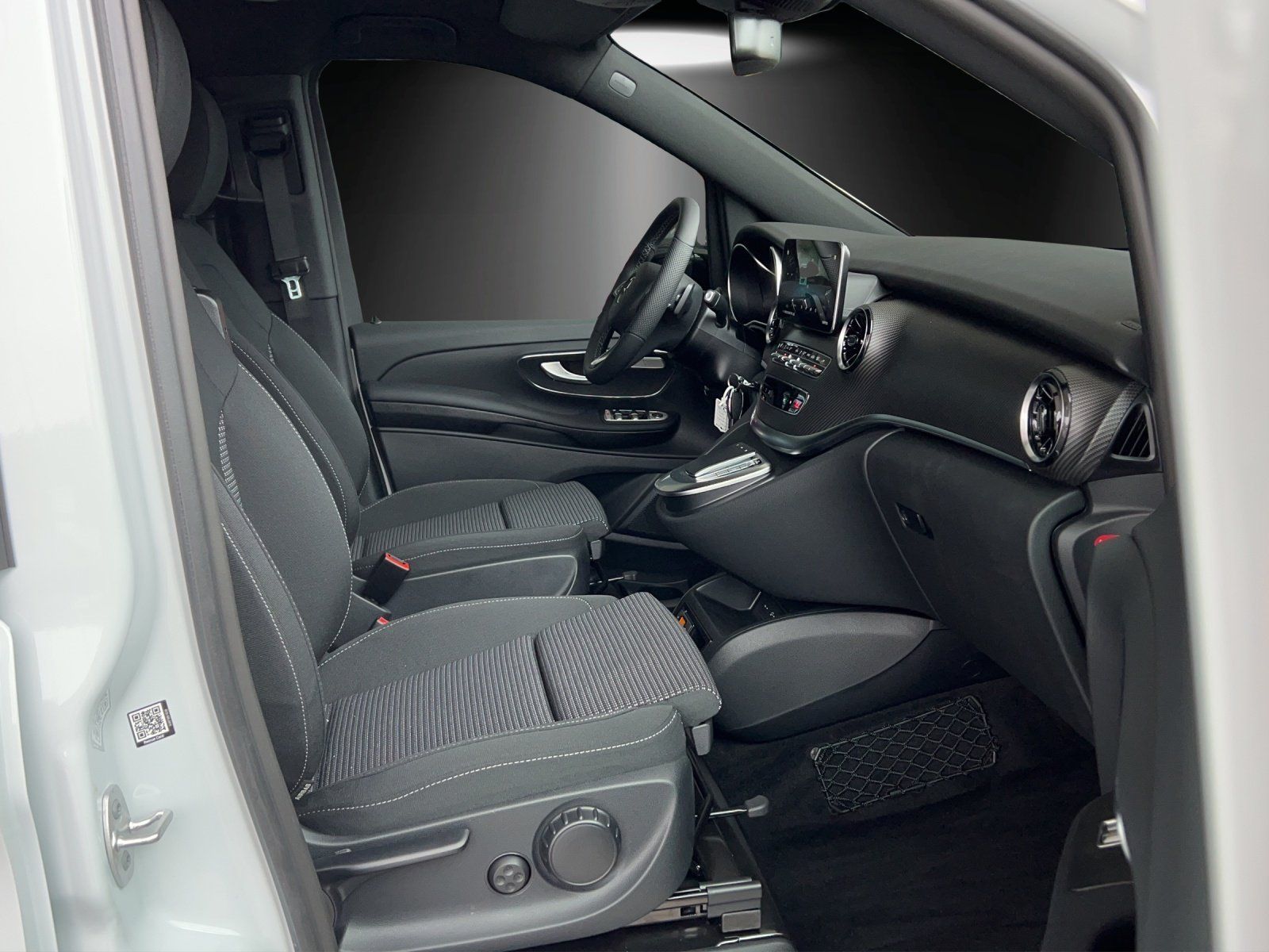 Fahrzeugabbildung Pössl V 300 d Pössl Campstar AMG ILS Schwenkküche