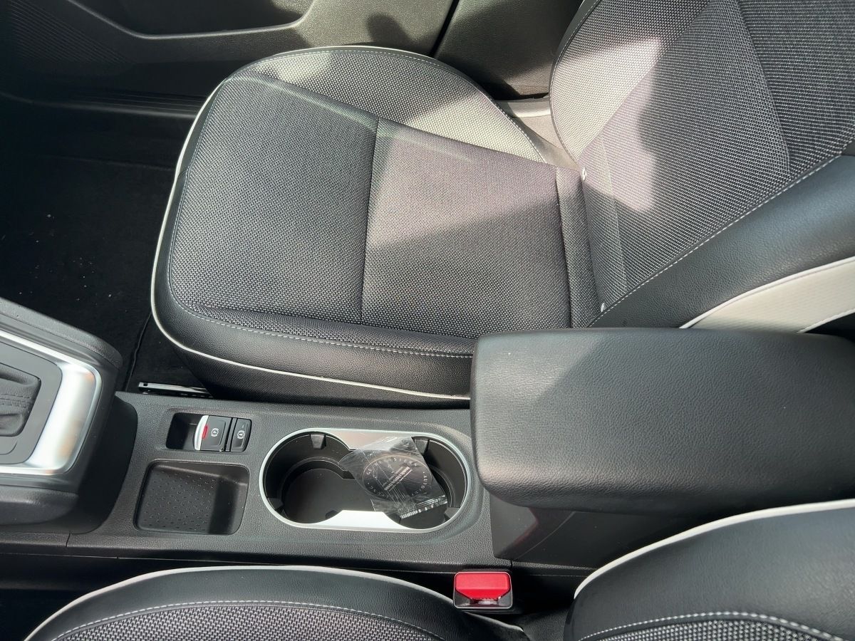 Fahrzeugabbildung Renault Captur INTENS TCe 140 EDC - mit KI generiert/bearbeitet