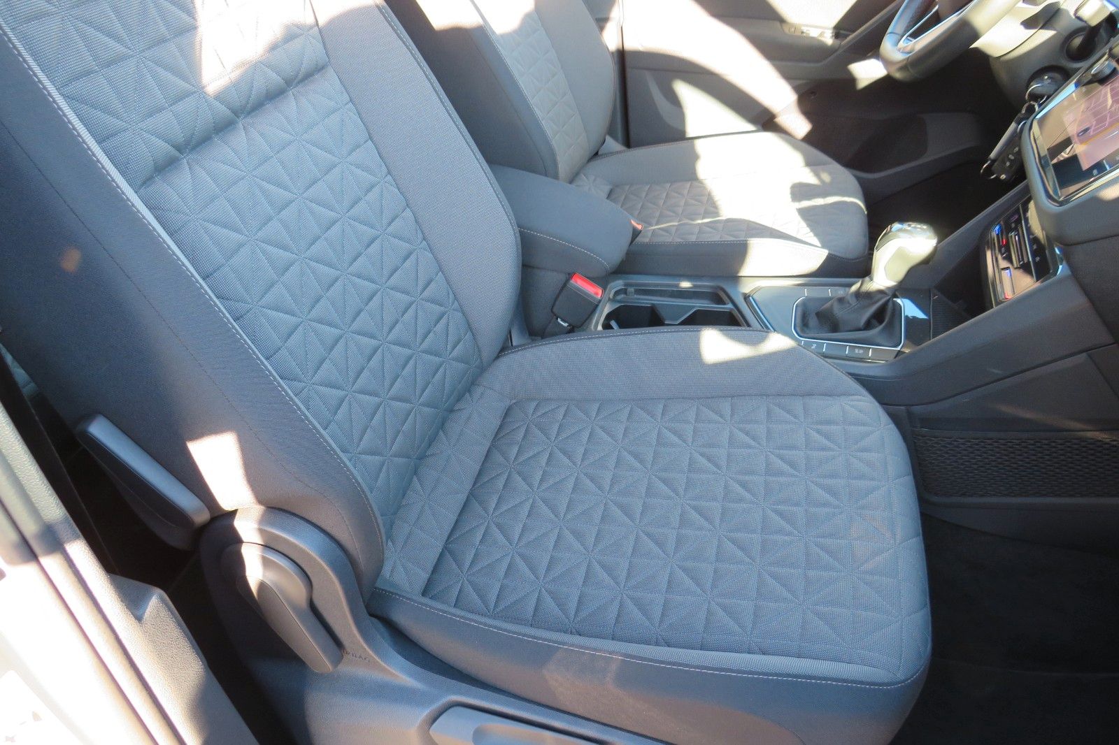Fahrzeugabbildung Volkswagen Tiguan Life TDI DSG AHK NAVI KAMERA LED ACC GJ