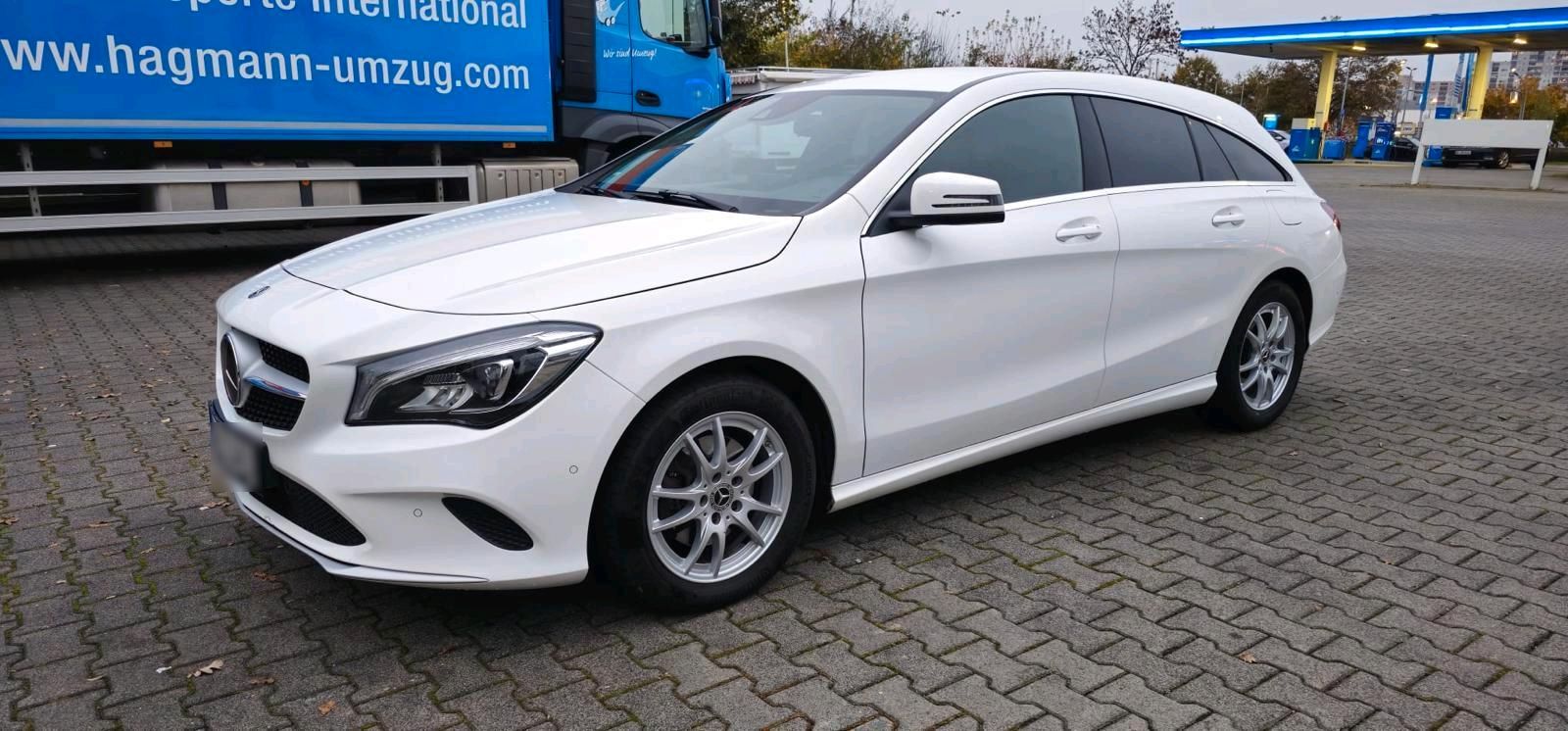 MERCEDES-BENZ CLA 200 Shooting Brake