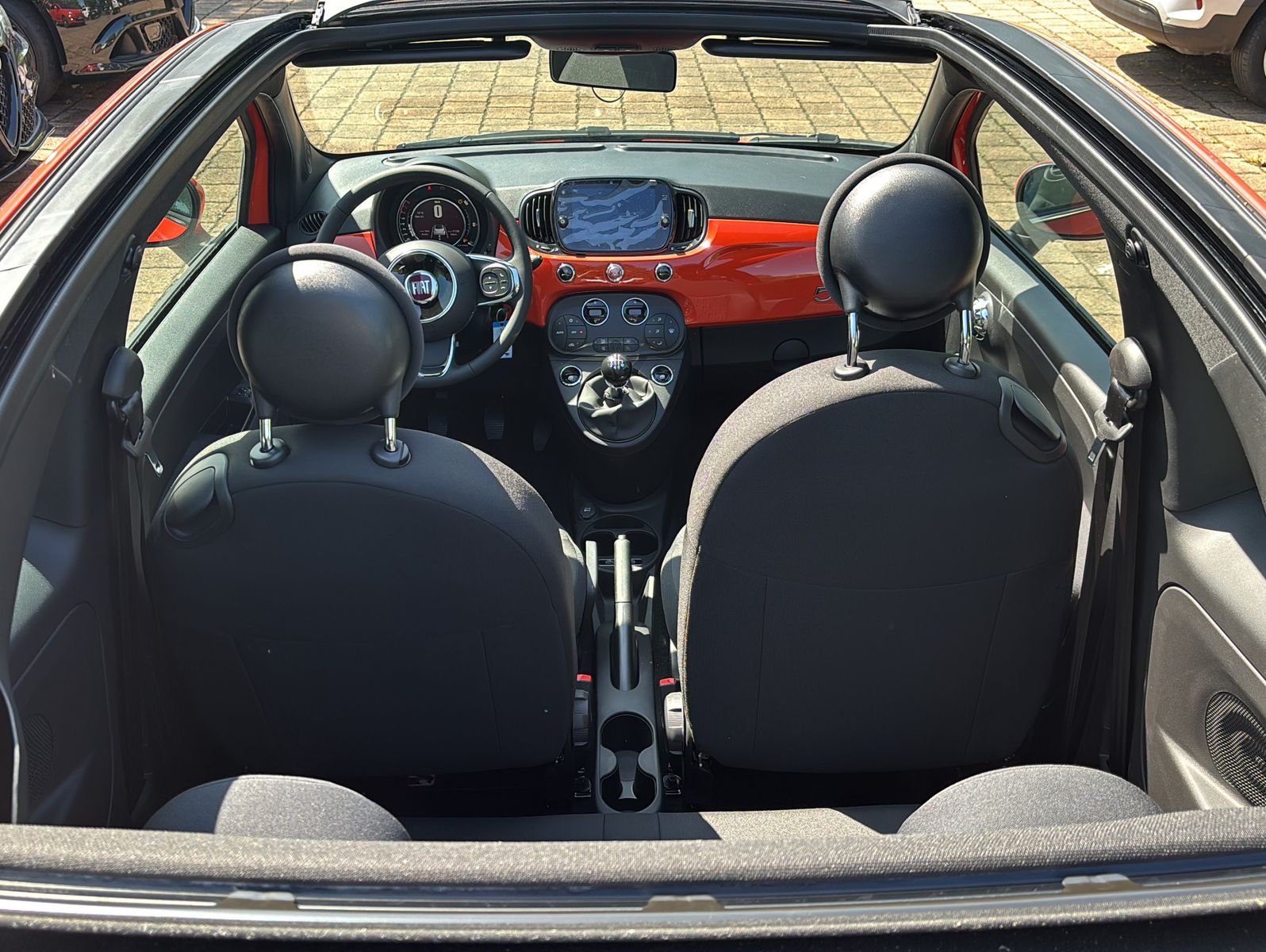 Fahrzeugabbildung Fiat 500C 1.0 Hybrid Dolcevita Cabrio16 Zoll NAVI DAB